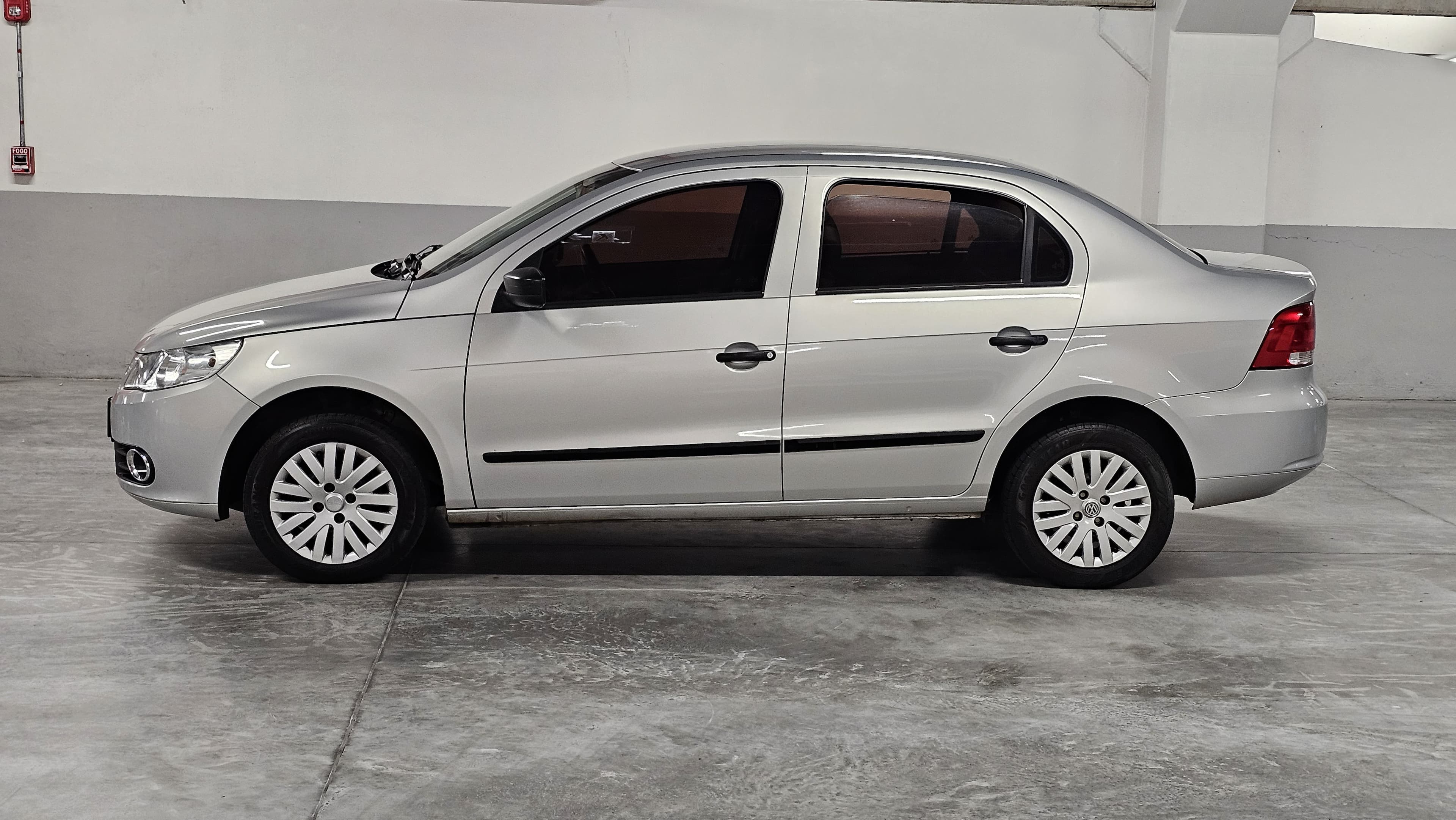 VW - VolksWagen VOYAGE 1.0/1.0 City Mi Total Flex 8V 4p 1.0 Flex 2009 seminovo N86 Motors, foto 4
