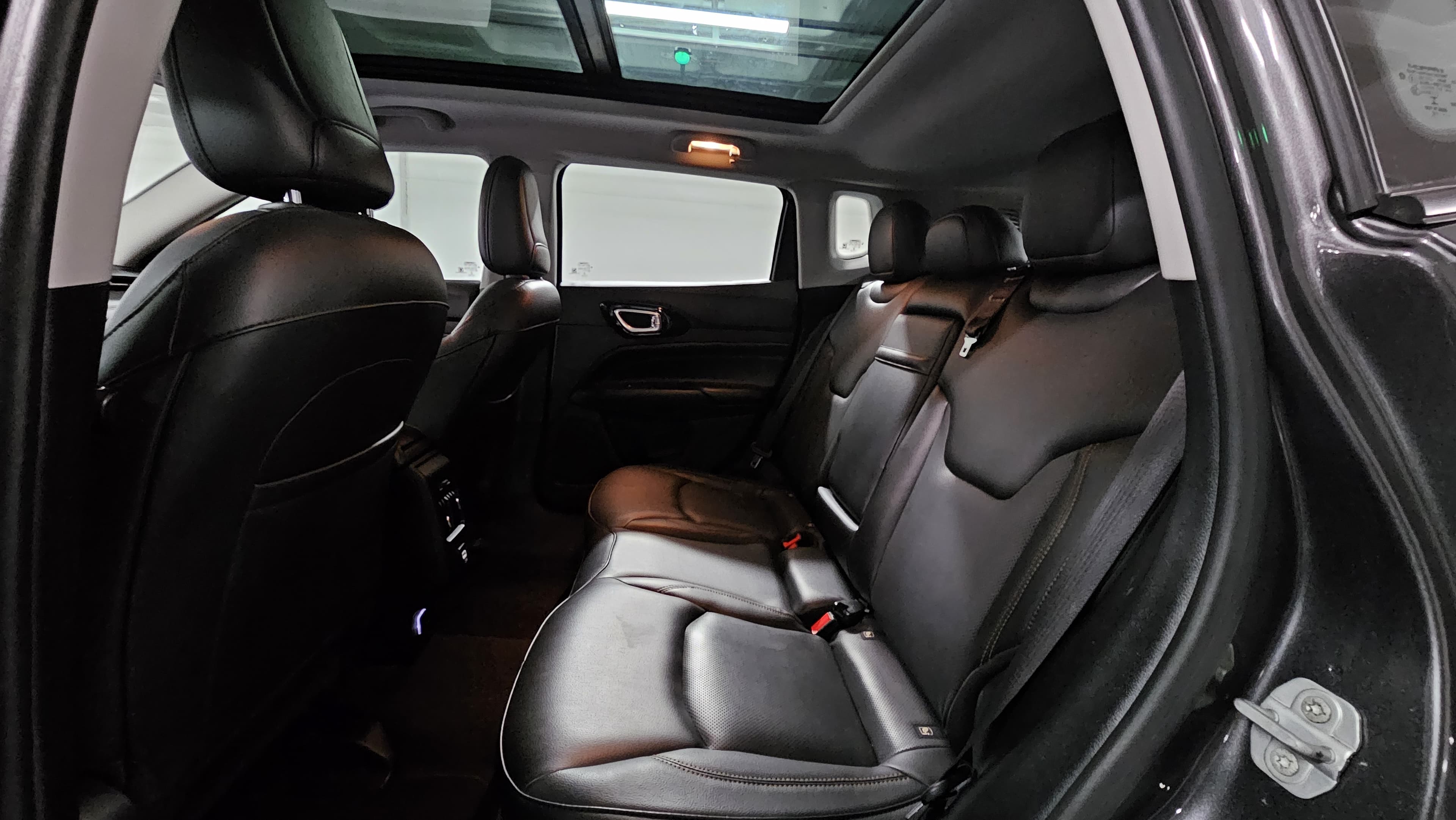 Jeep COMPASS LIMITED T270 1.3 TB 4x2 Flex Aut Limited T270 COM TETO SOLAR 2022 seminovo N86 Motors, foto 23