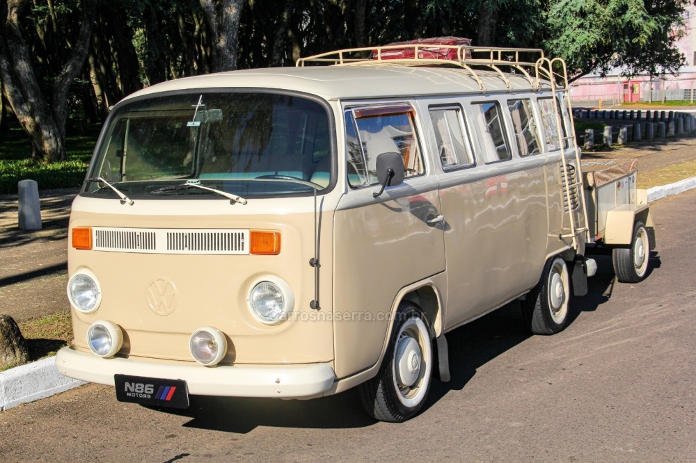 VOLKSWAGEN KOMBI 1994 seminovo N86 Motors
